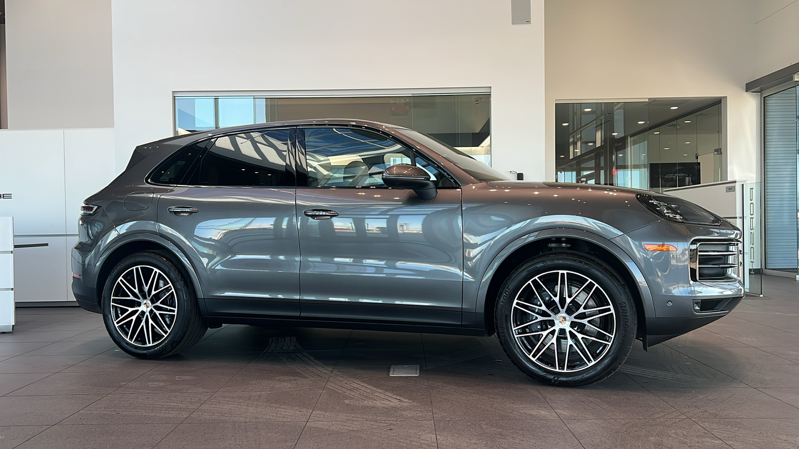 2025 Porsche Cayenne Base 2