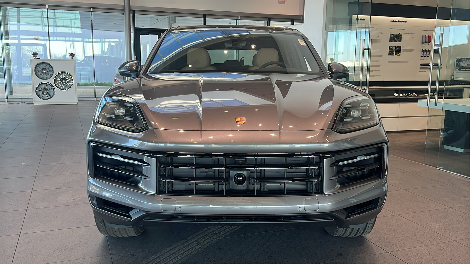 2025 Porsche Cayenne Base 3