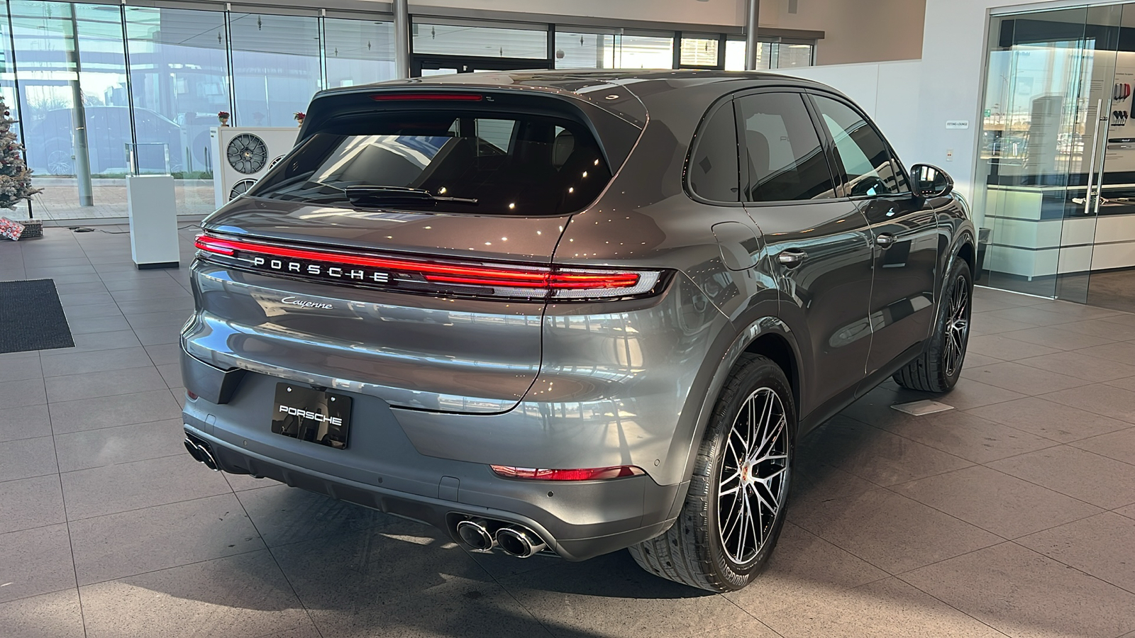 2025 Porsche Cayenne Base 17