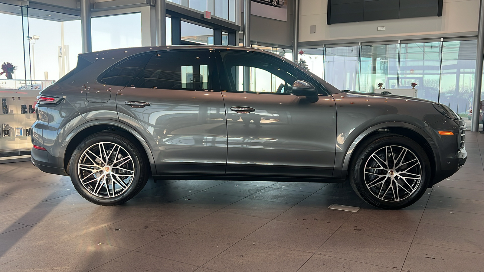 2025 Porsche Cayenne Base 18