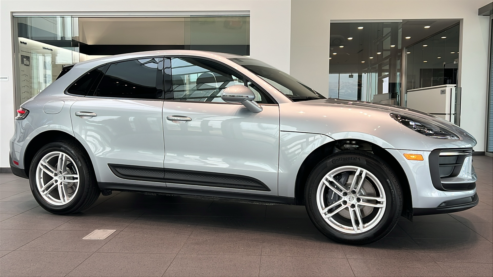 2025 Porsche Macan Base 2