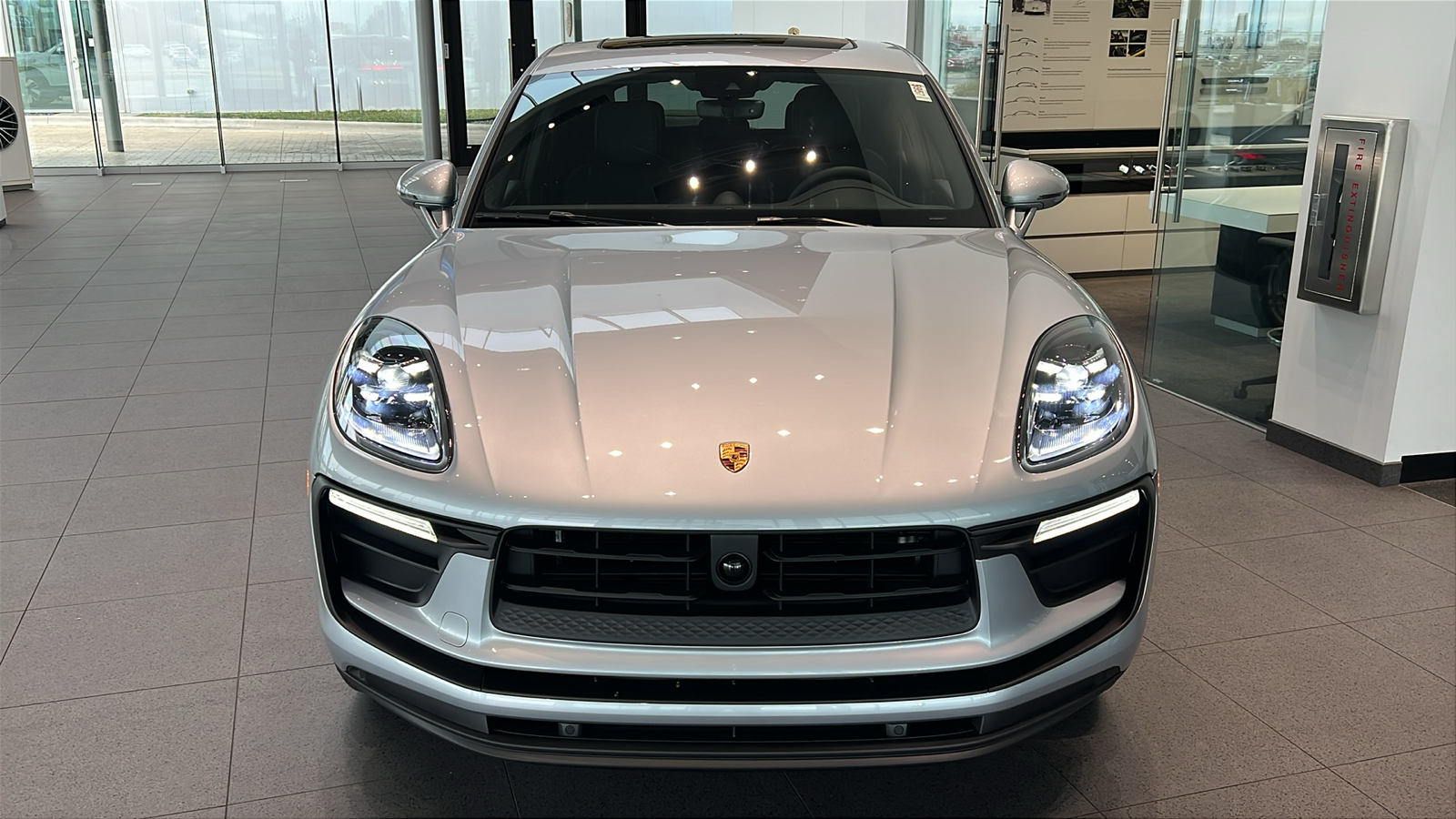 2025 Porsche Macan Base 3