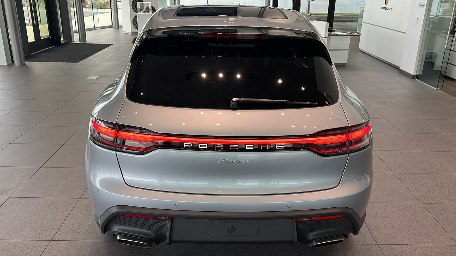 2025 Porsche Macan Base 10