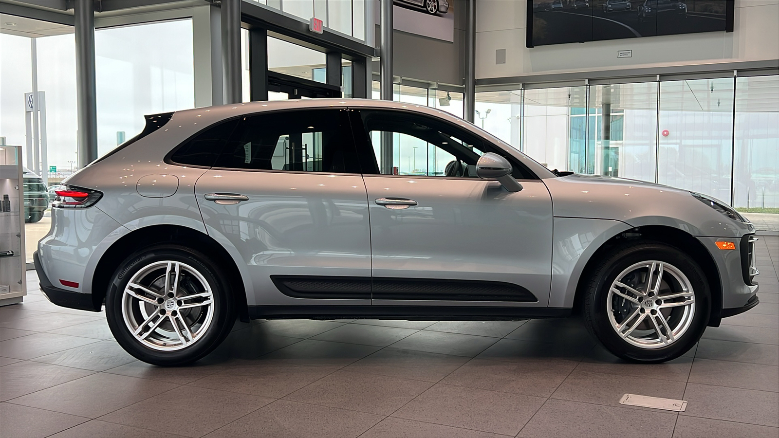 2025 Porsche Macan Base 17