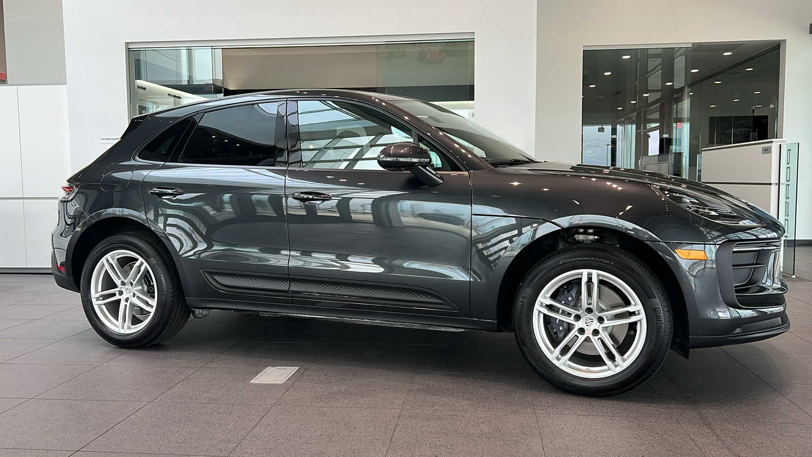 2025 Porsche Macan Base 2