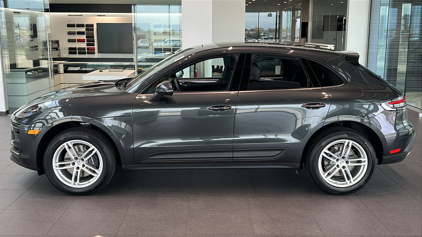 2025 Porsche Macan Base 7