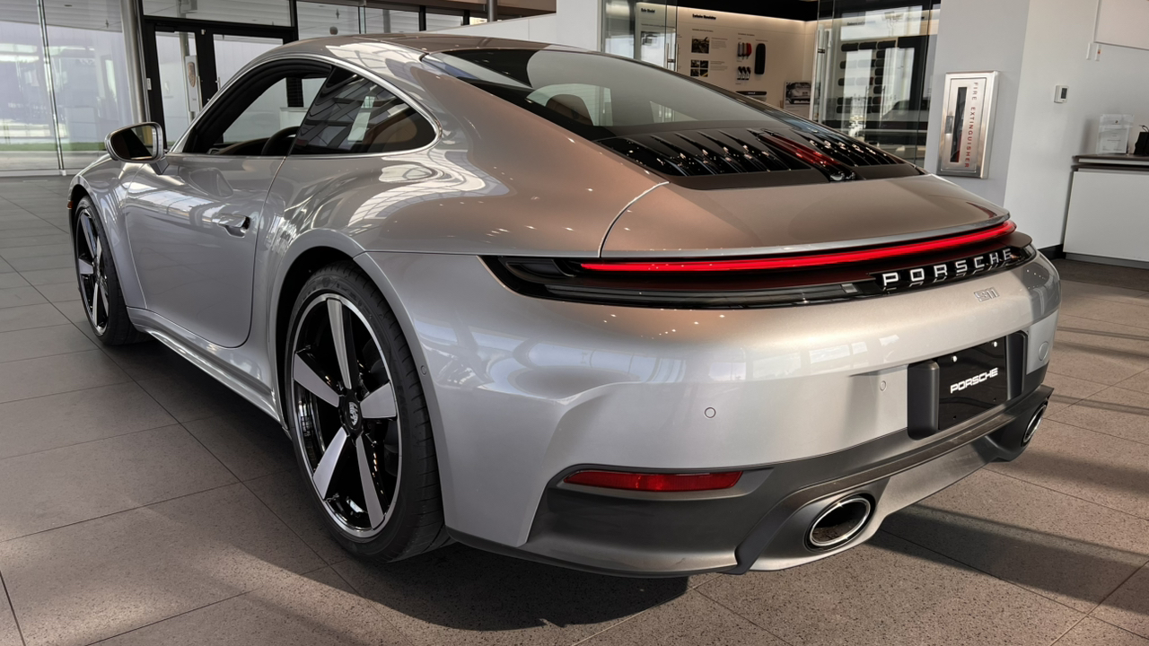 2025 Porsche 911  9