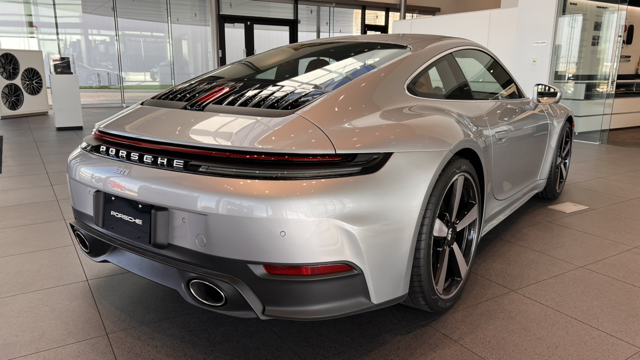 2025 Porsche 911  14