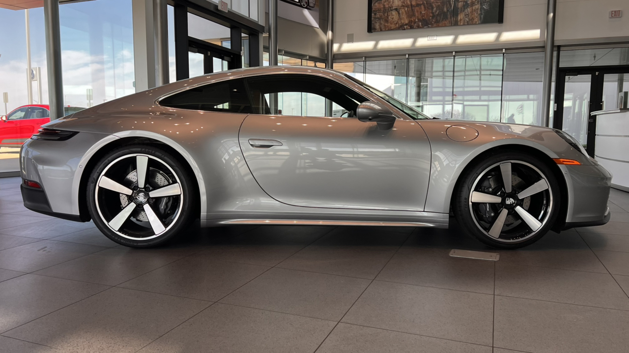 2025 Porsche 911  15