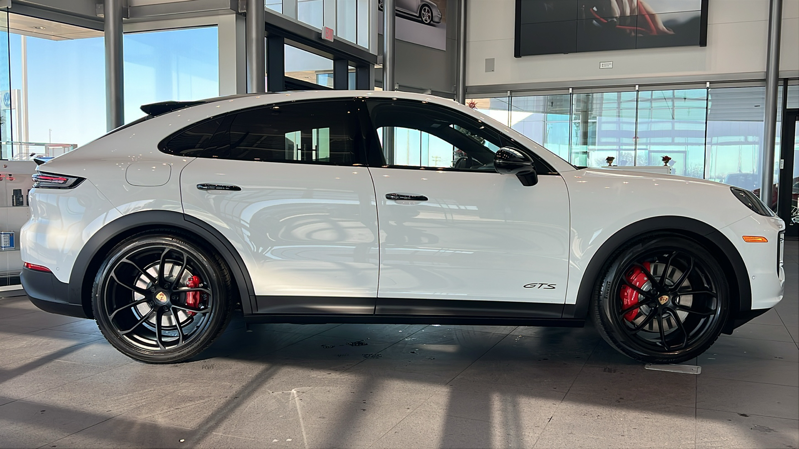 2025 Porsche Cayenne GTS Coupe 17