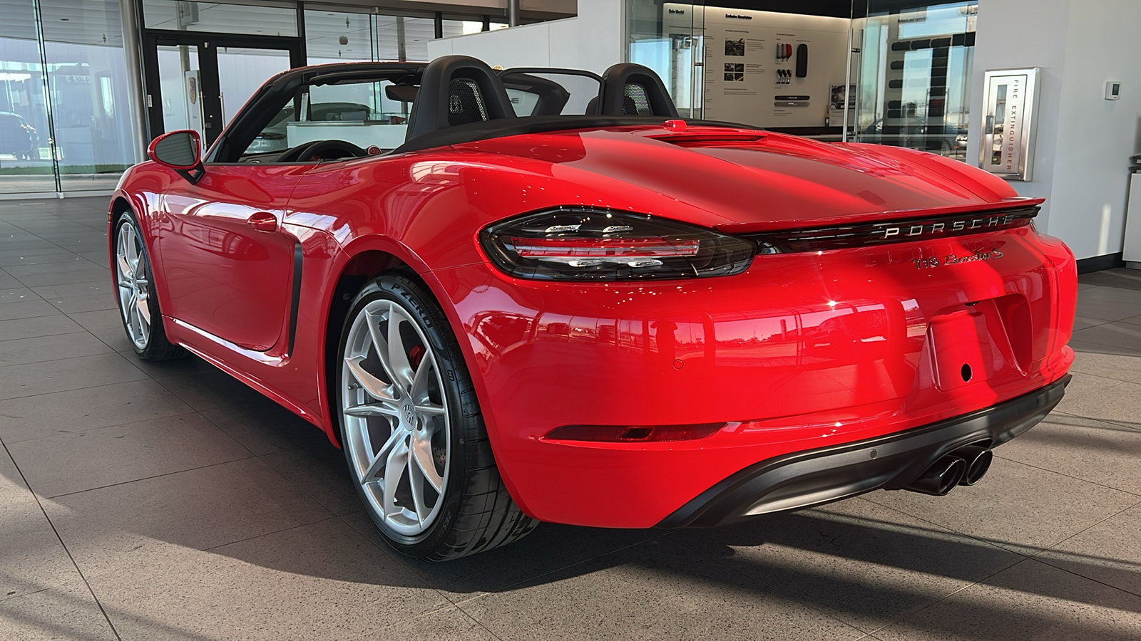 2025 Porsche 718 Boxster S 9