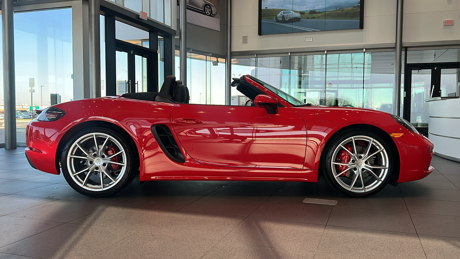 2025 Porsche 718 Boxster S 29