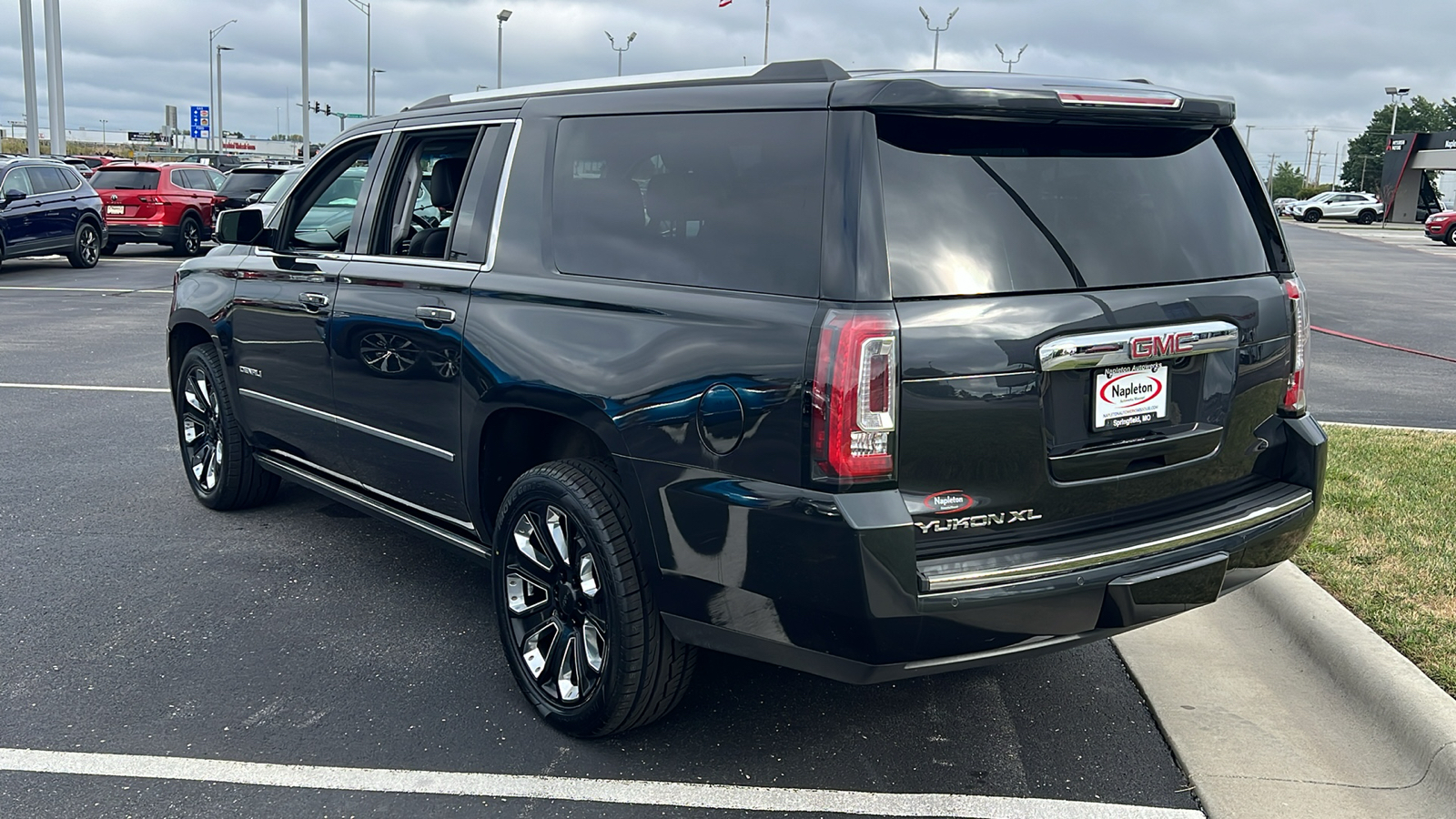 2020 GMC Yukon XL Denali 4