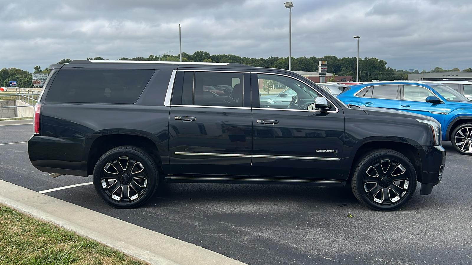 2020 GMC Yukon XL Denali 8