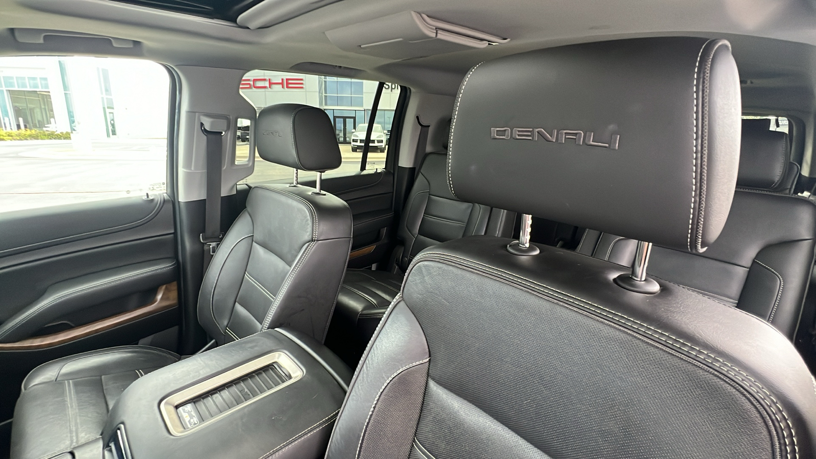 2020 GMC Yukon XL Denali 27