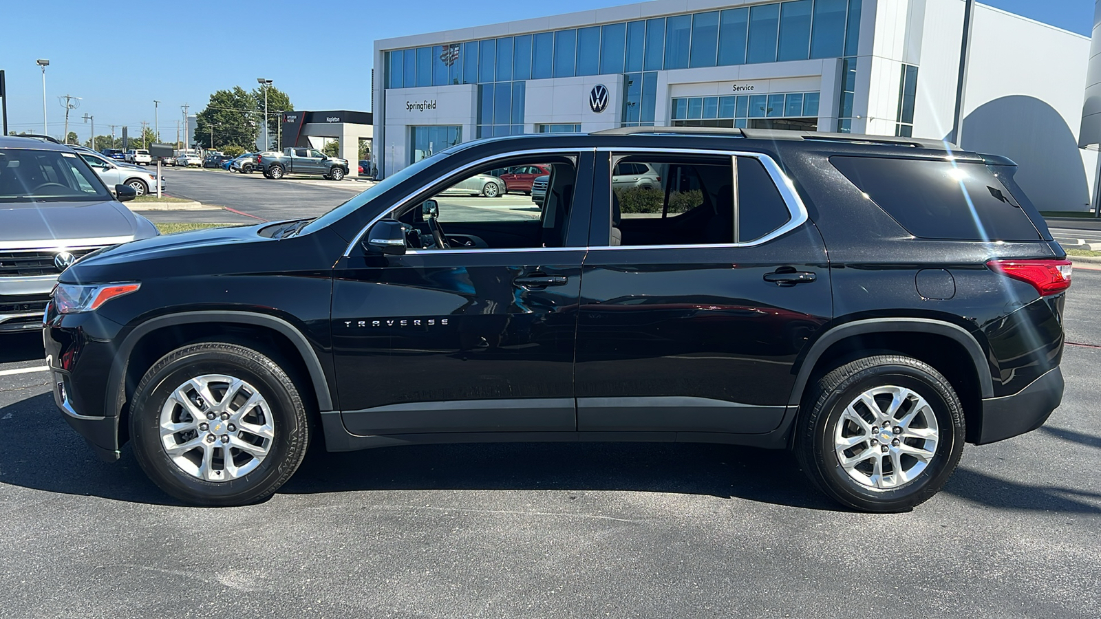 2021 Chevrolet Traverse LT Cloth 2