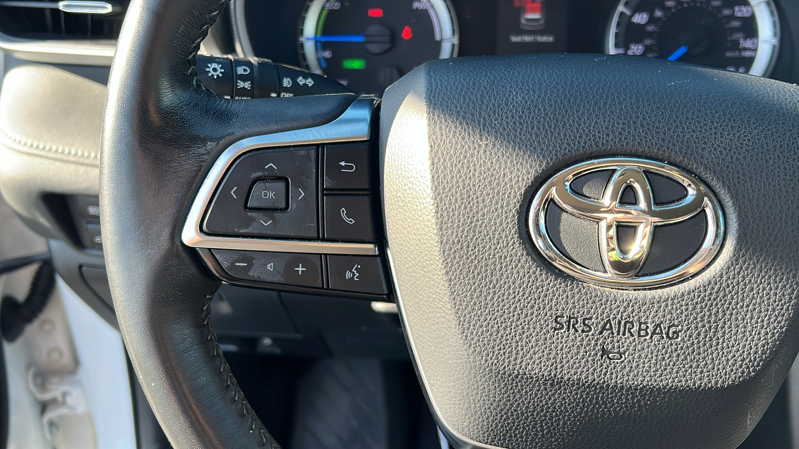 2021 Toyota Highlander Hybrid LE 18