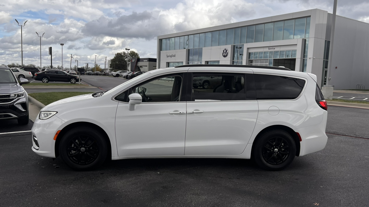 2022 Chrysler Pacifica Touring L 2