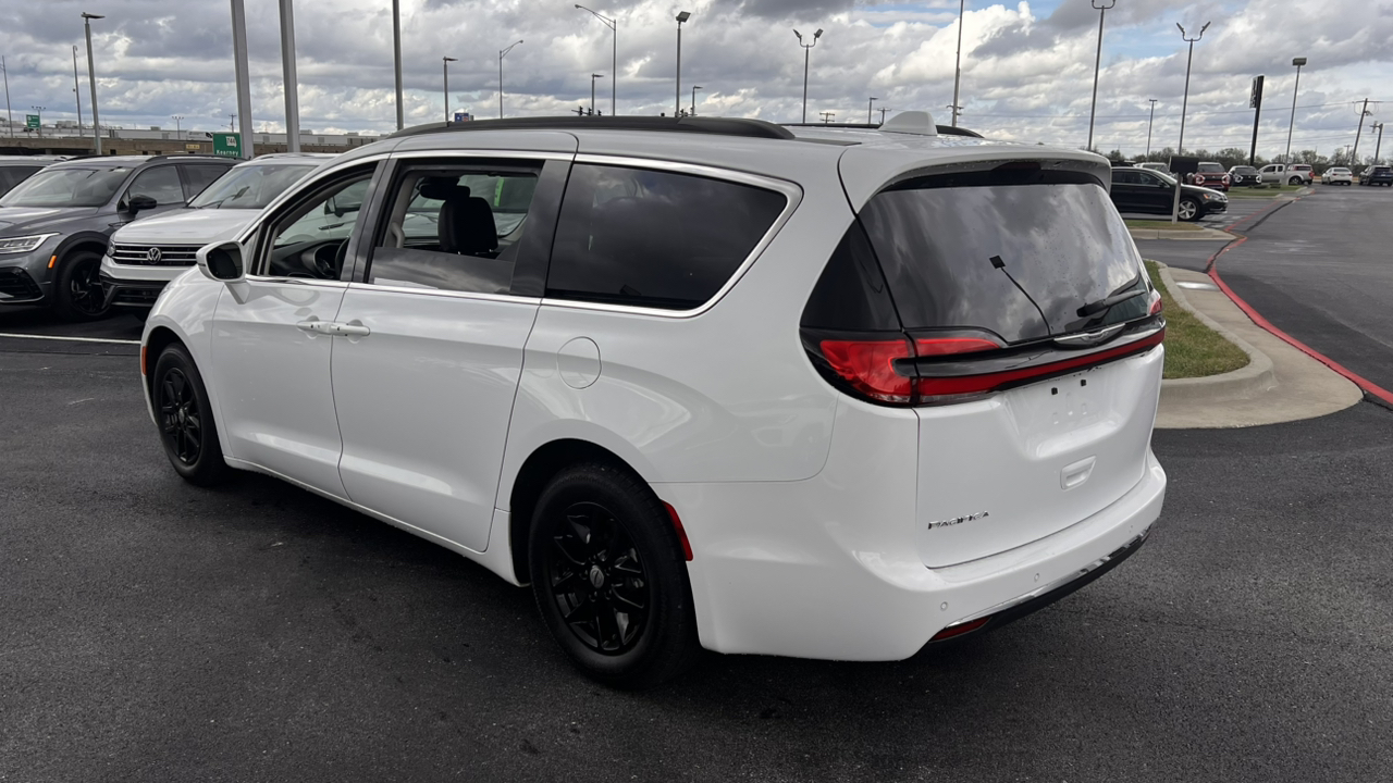 2022 Chrysler Pacifica Touring L 4