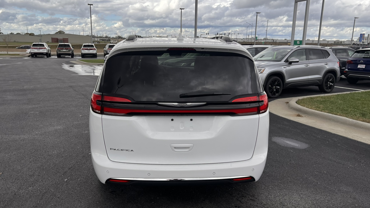 2022 Chrysler Pacifica Touring L 5