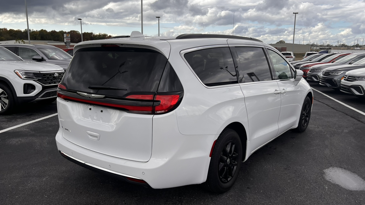 2022 Chrysler Pacifica Touring L 6