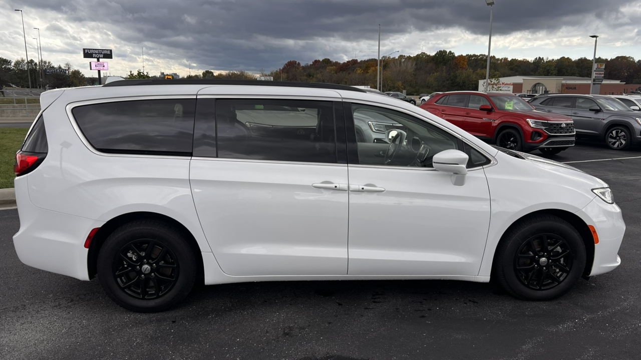 2022 Chrysler Pacifica Touring L 7