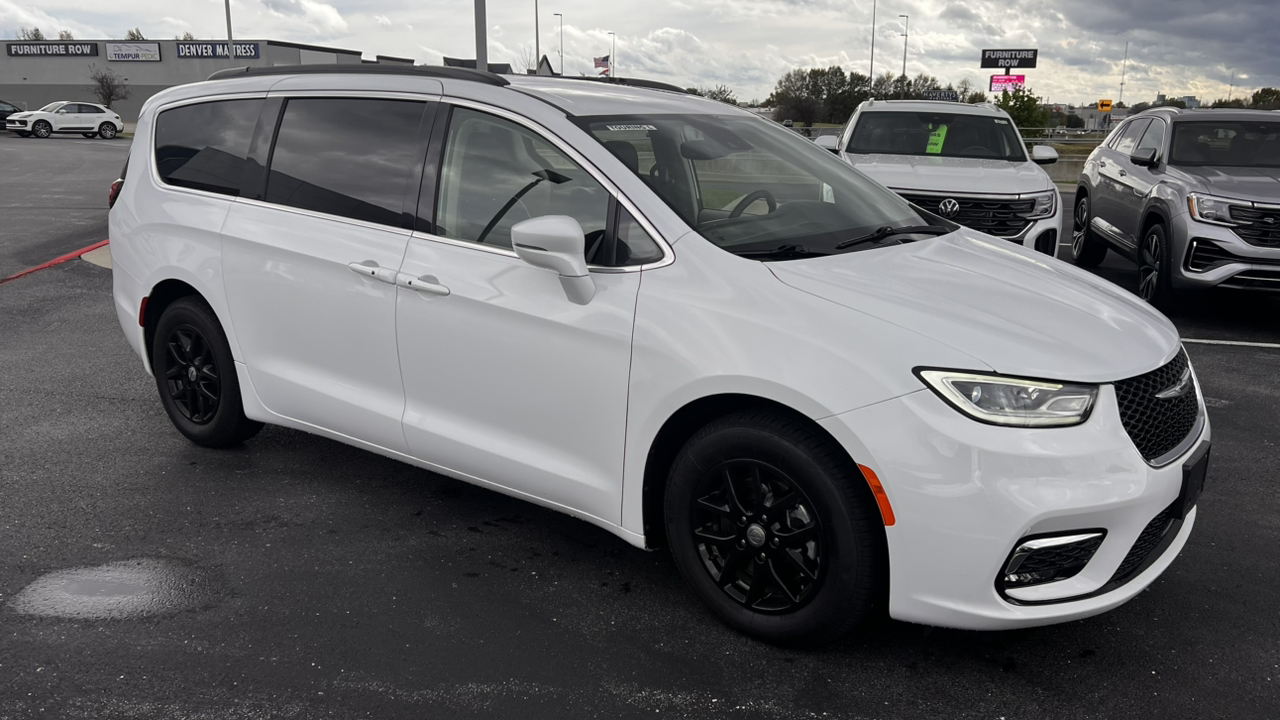 2022 Chrysler Pacifica Touring L 8