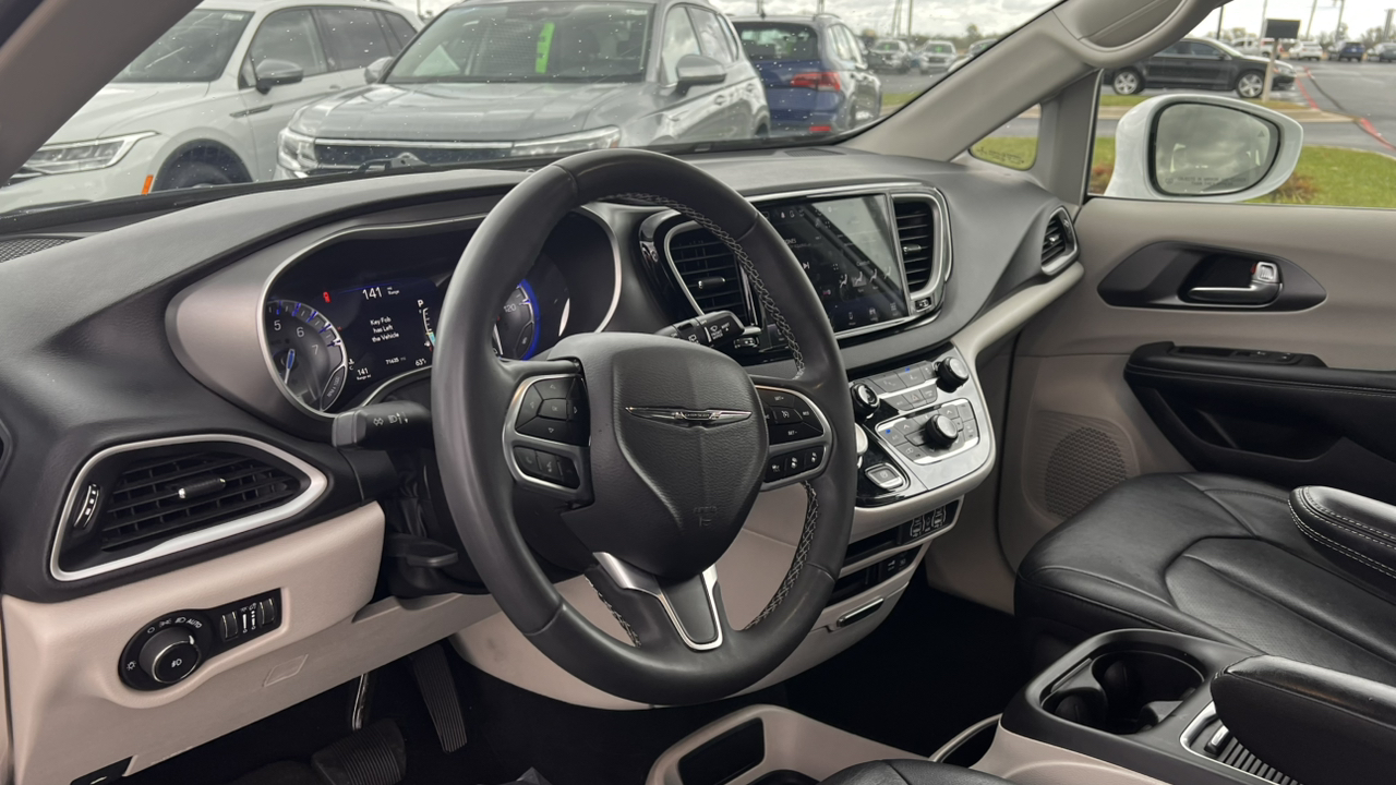 2022 Chrysler Pacifica Touring L 10