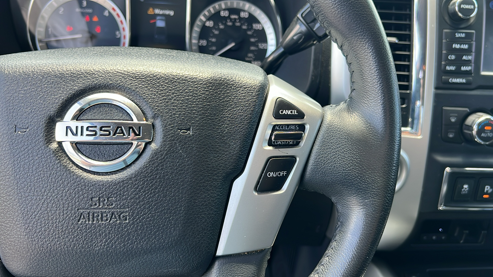2016 Nissan Titan XD SV 2WD Crew Cab Diesel 23