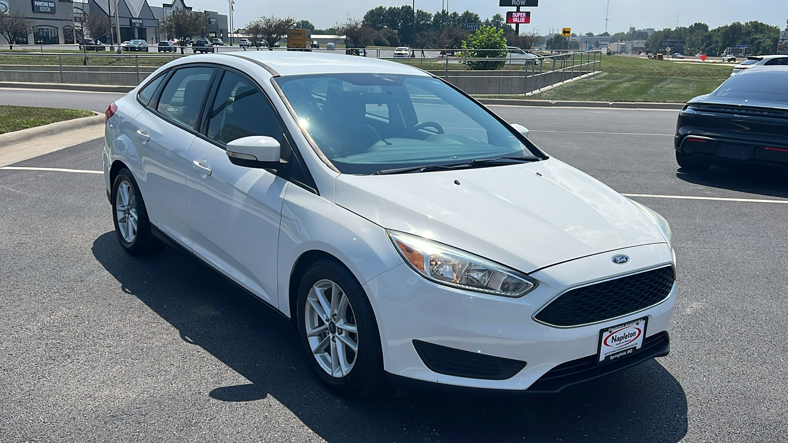 2016 Ford Focus SE 10