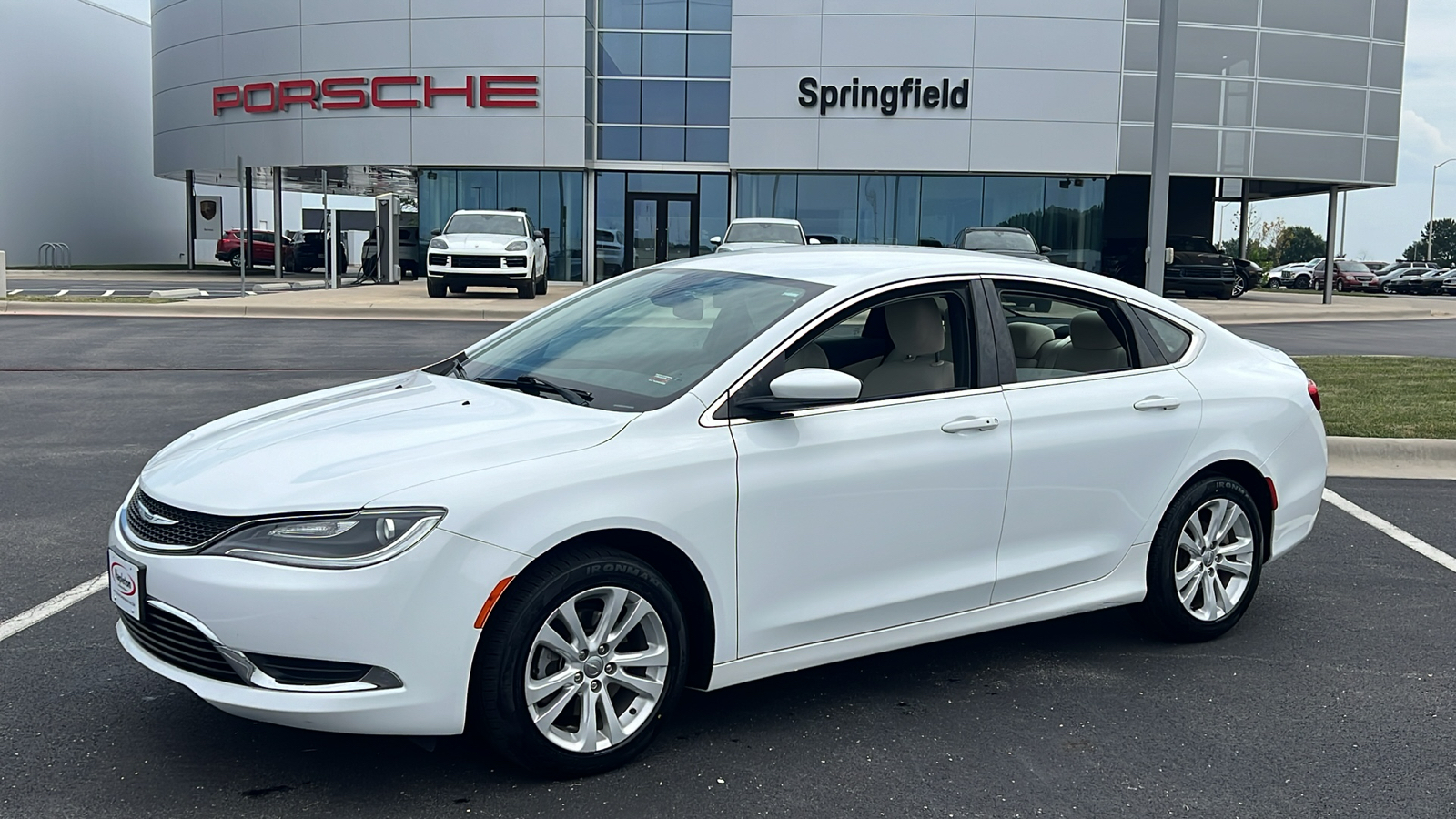 2016 Chrysler 200 Limited 1