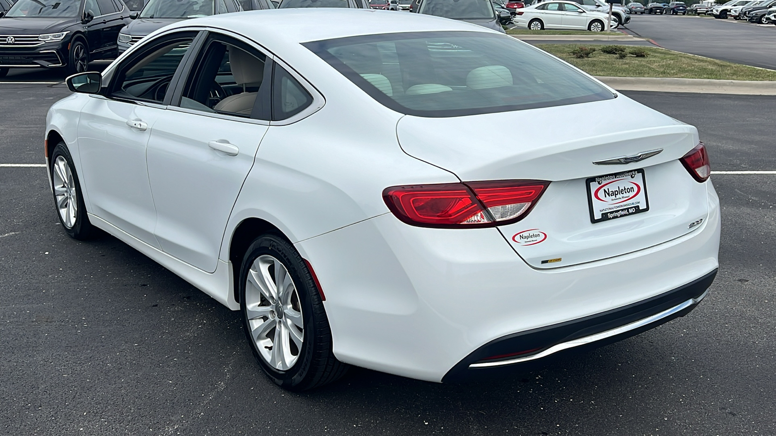 2016 Chrysler 200 Limited 4