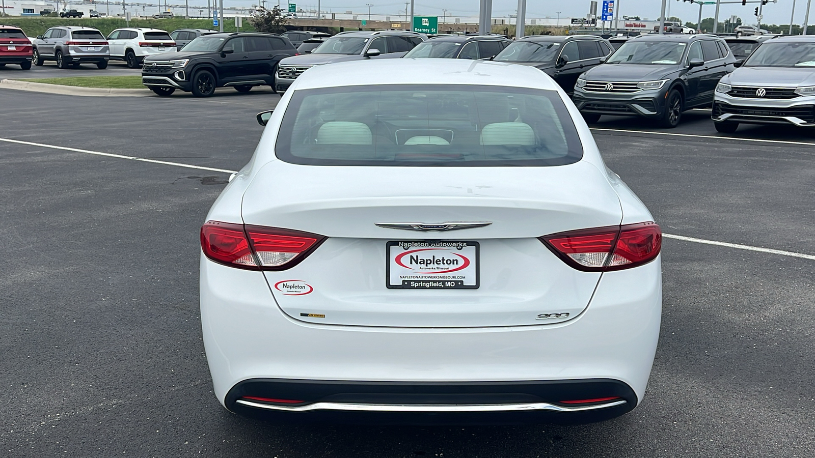 2016 Chrysler 200 Limited 5