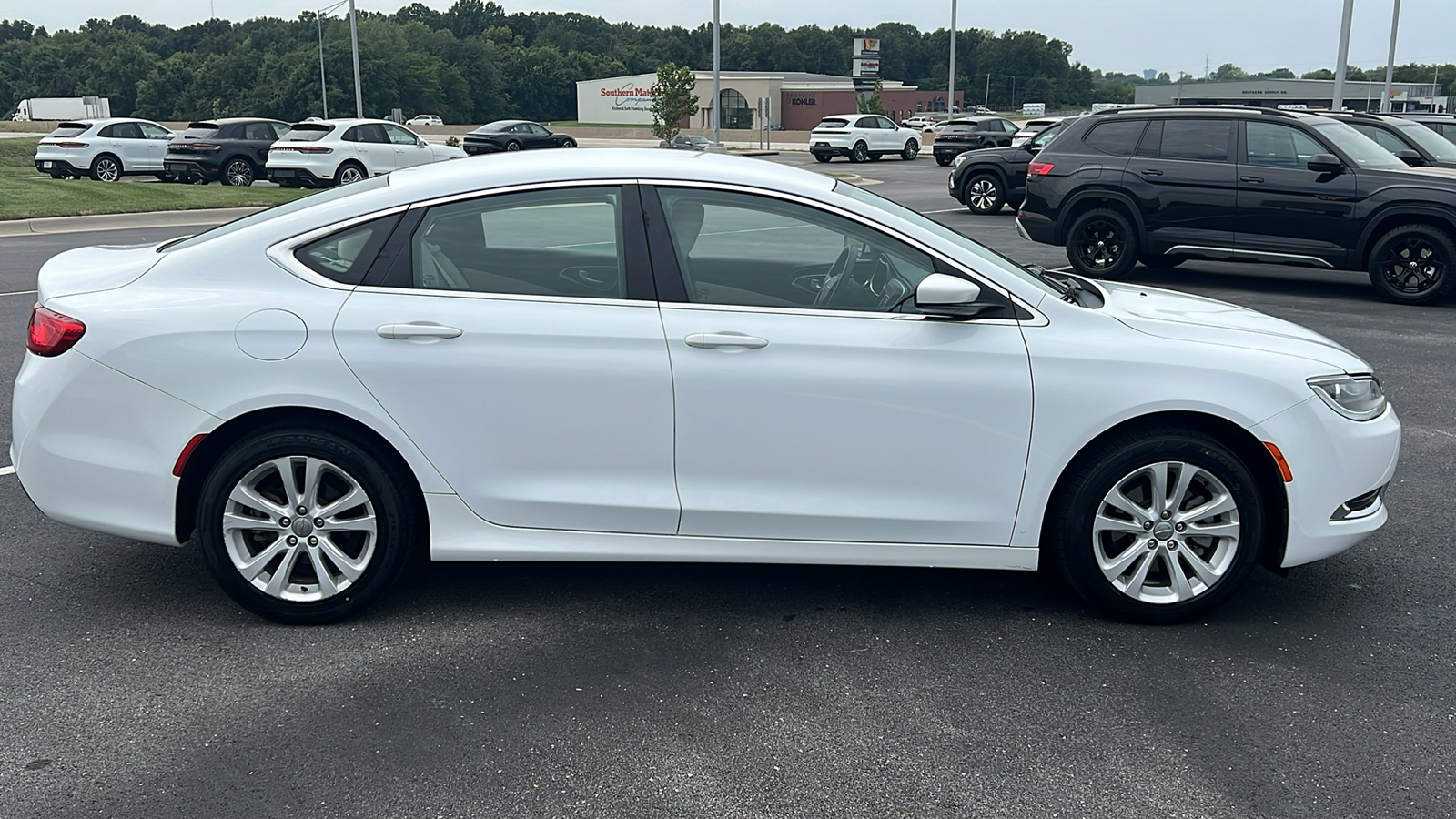 2016 Chrysler 200 Limited 8