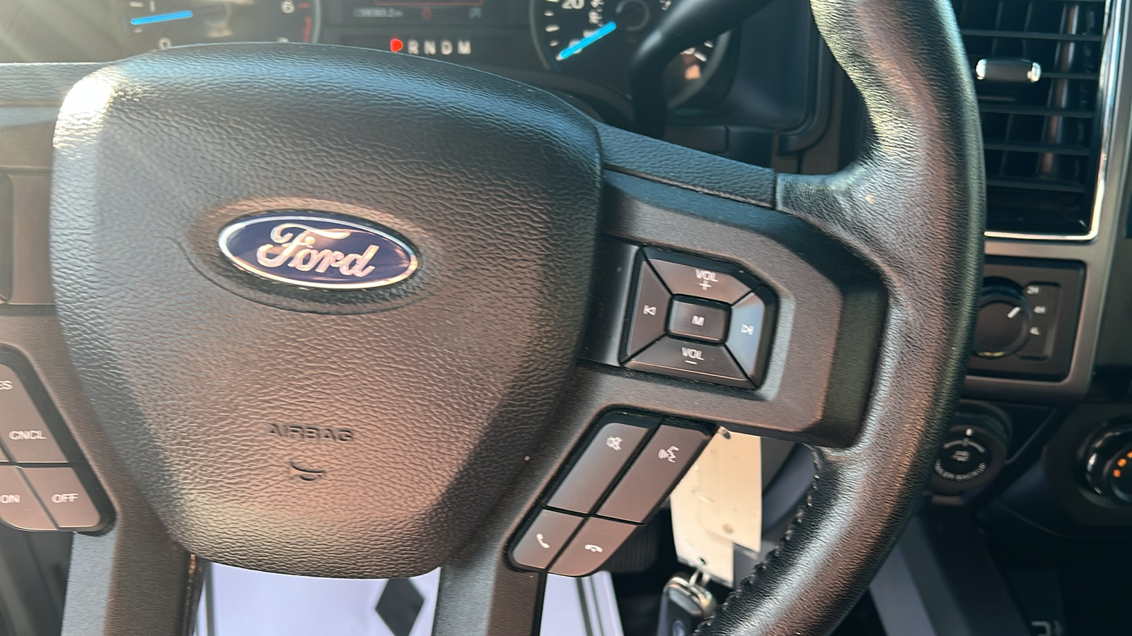 2018 Ford F-150 XLT 4WD SuperCrew 5.5 Box 23