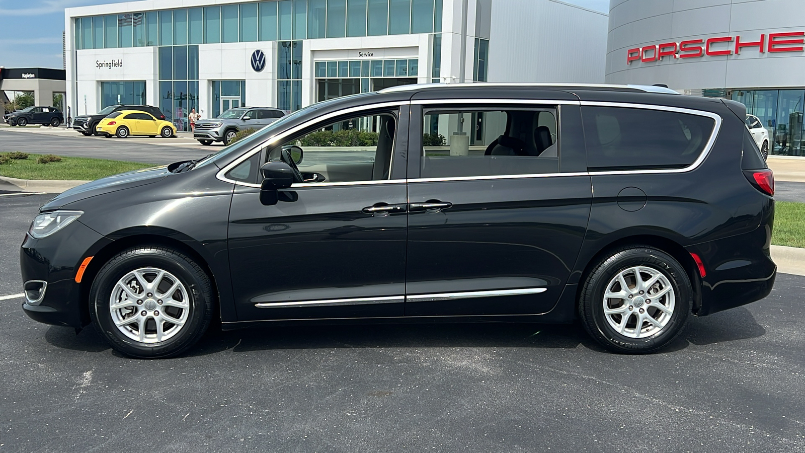 2020 Chrysler Pacifica Touring L 2