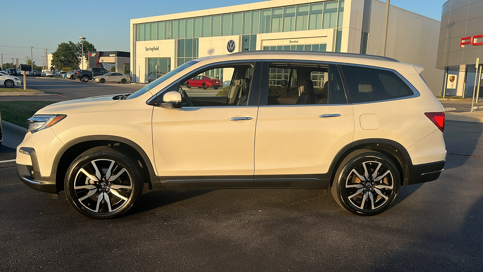 2019 Honda Pilot Touring 7-Passenger 2