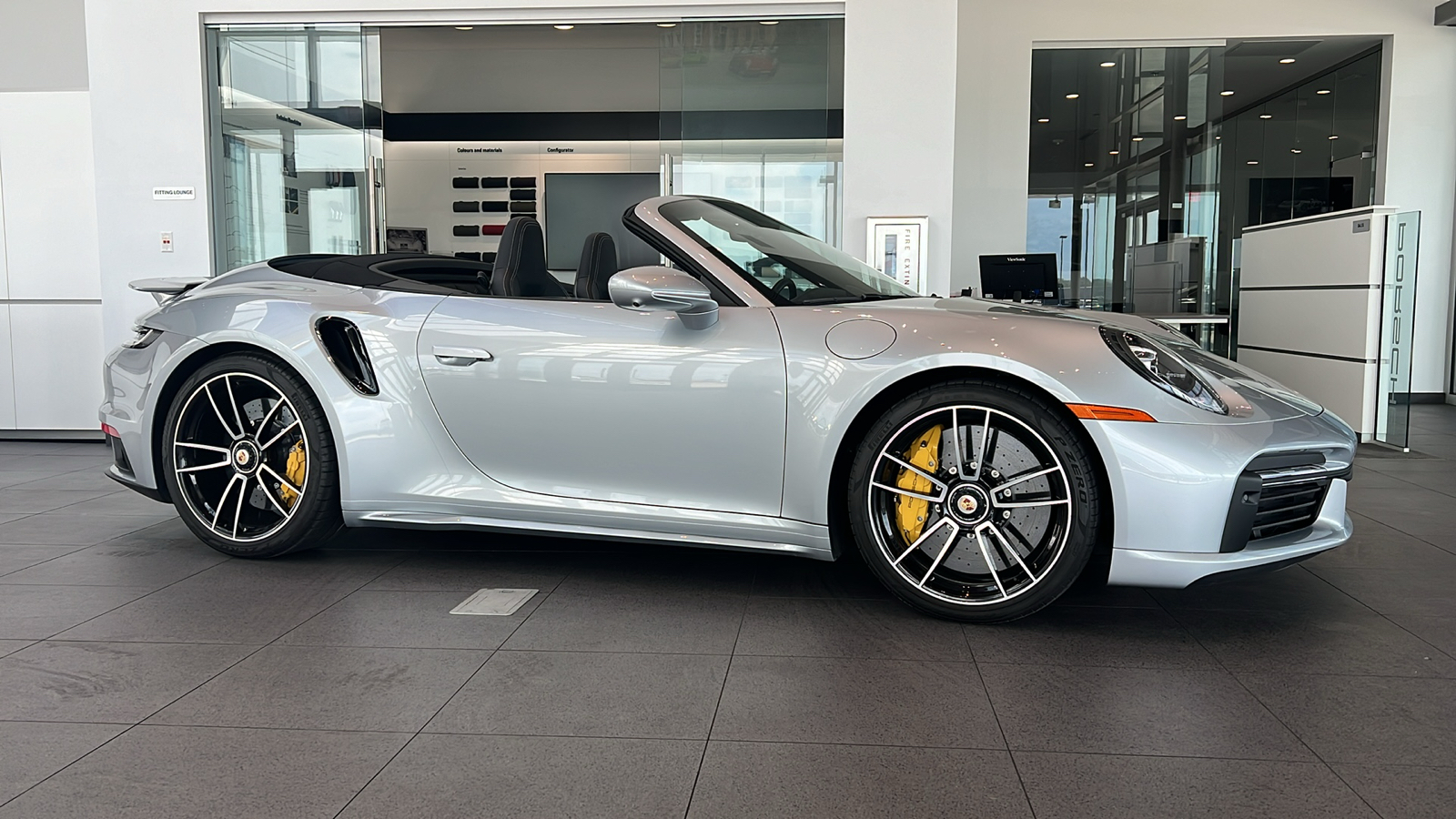 2021 Porsche 911 Turbo S 2