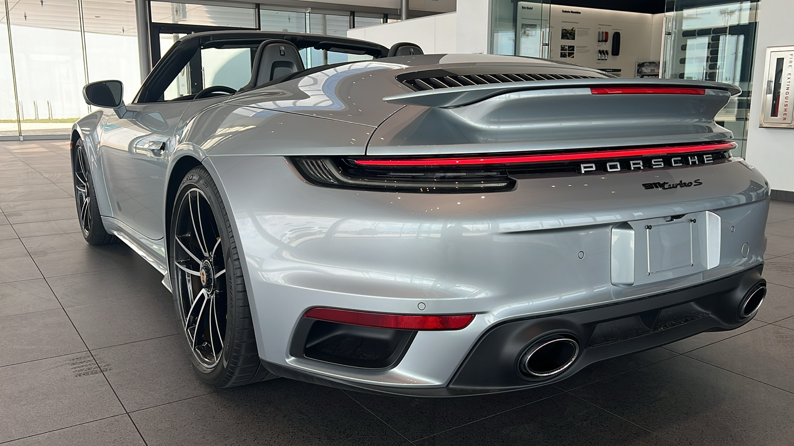 2021 Porsche 911 Turbo S 10