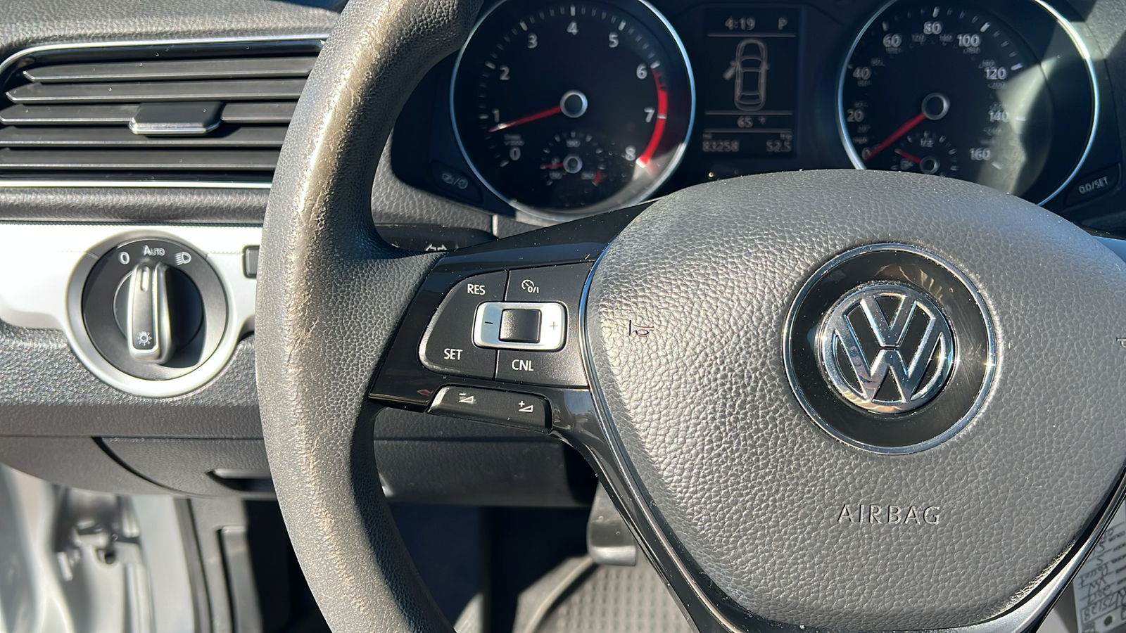 2017 Volkswagen Passat 1.8T S 15