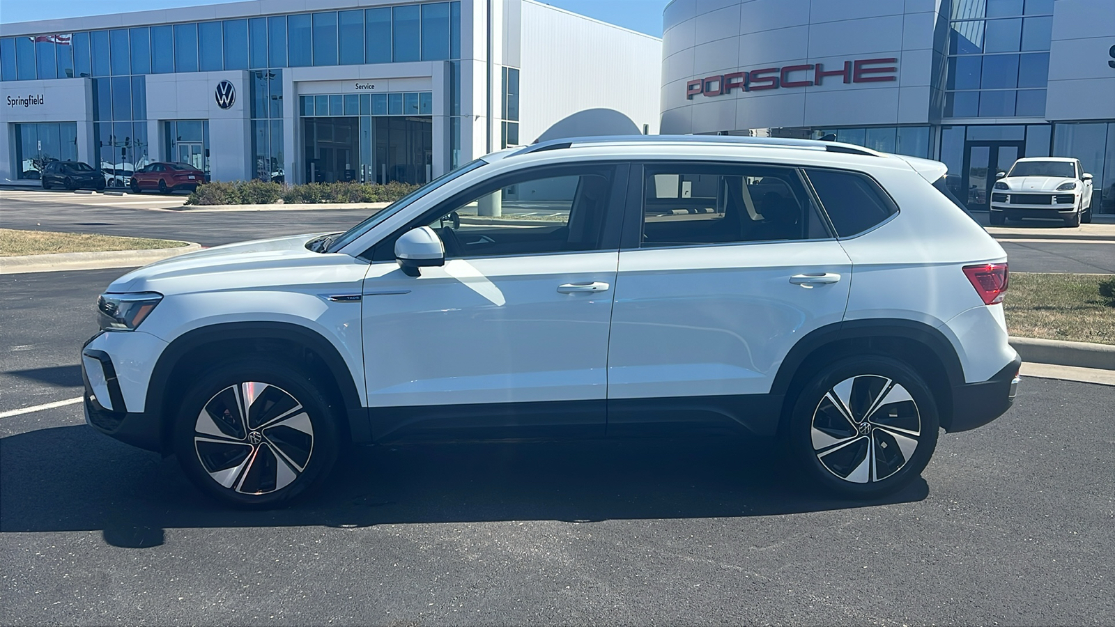 2023 Volkswagen Taos SE 2