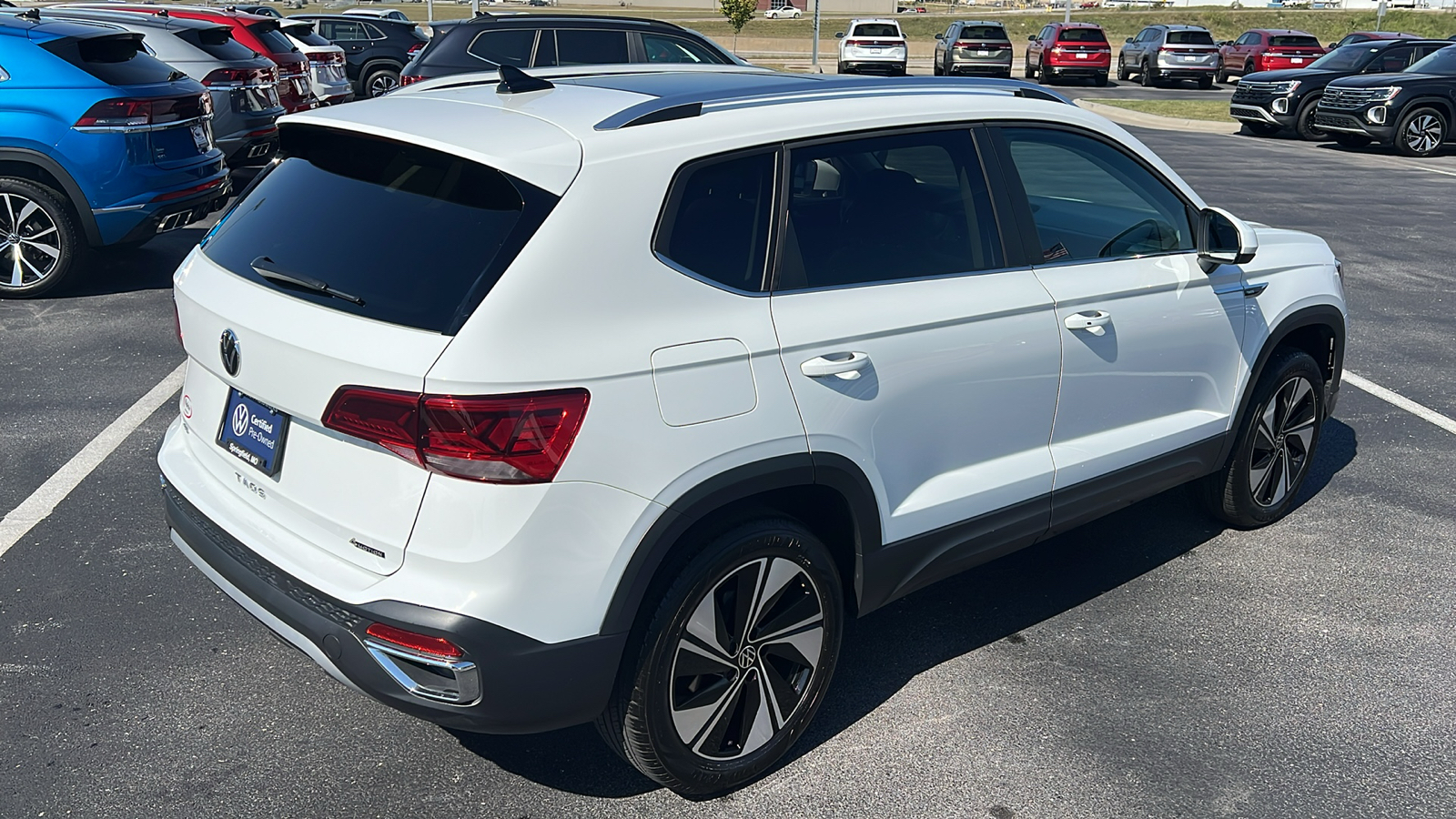 2023 Volkswagen Taos SE 8