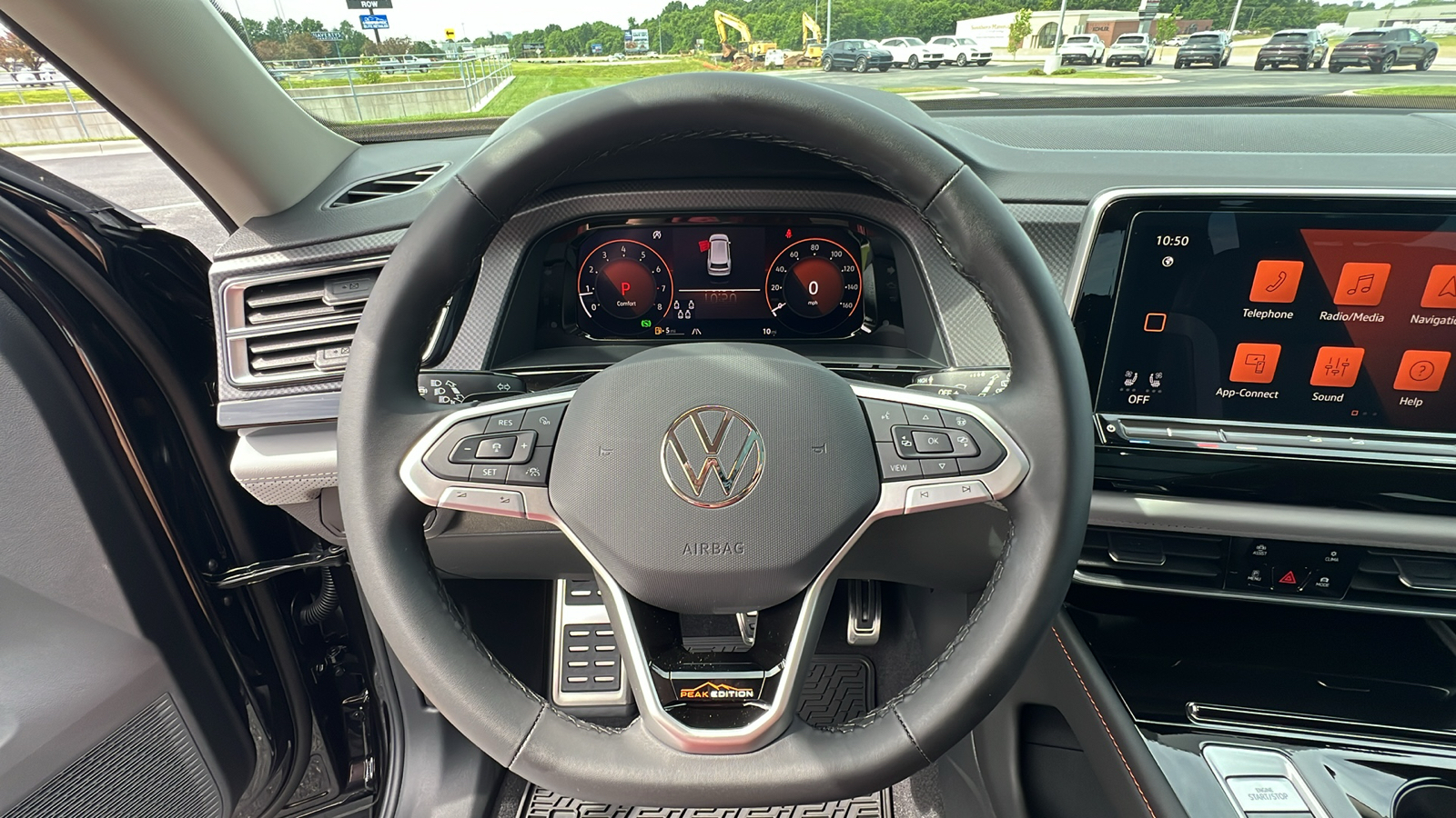 2024 Volkswagen Atlas 2.0T Peak Edition SE w/Technology 24