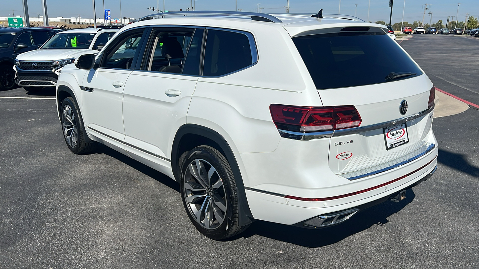 2023 Volkswagen Atlas 3.6L V6 SEL Premium R-Line 4