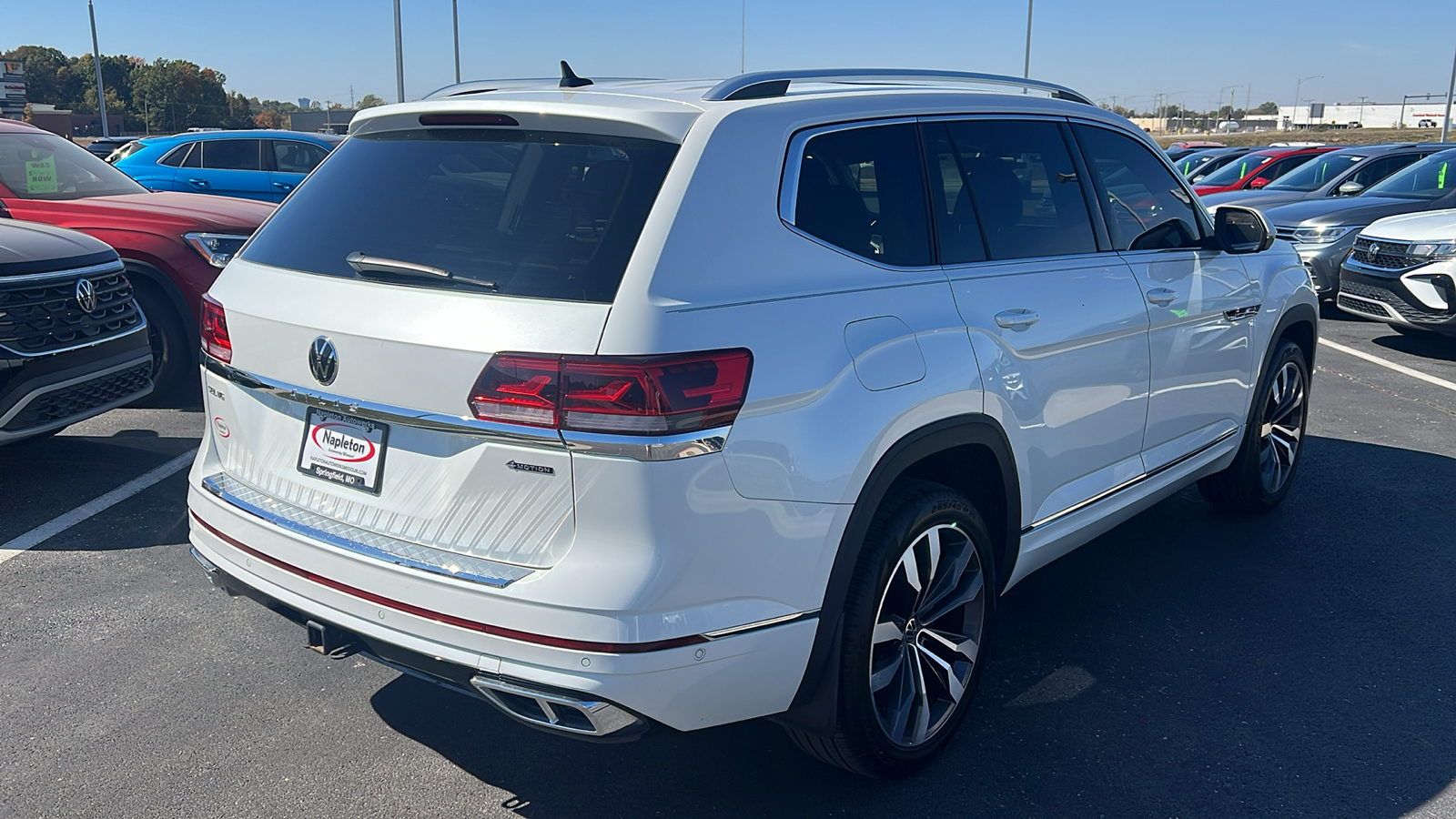 2023 Volkswagen Atlas 3.6L V6 SEL Premium R-Line 9