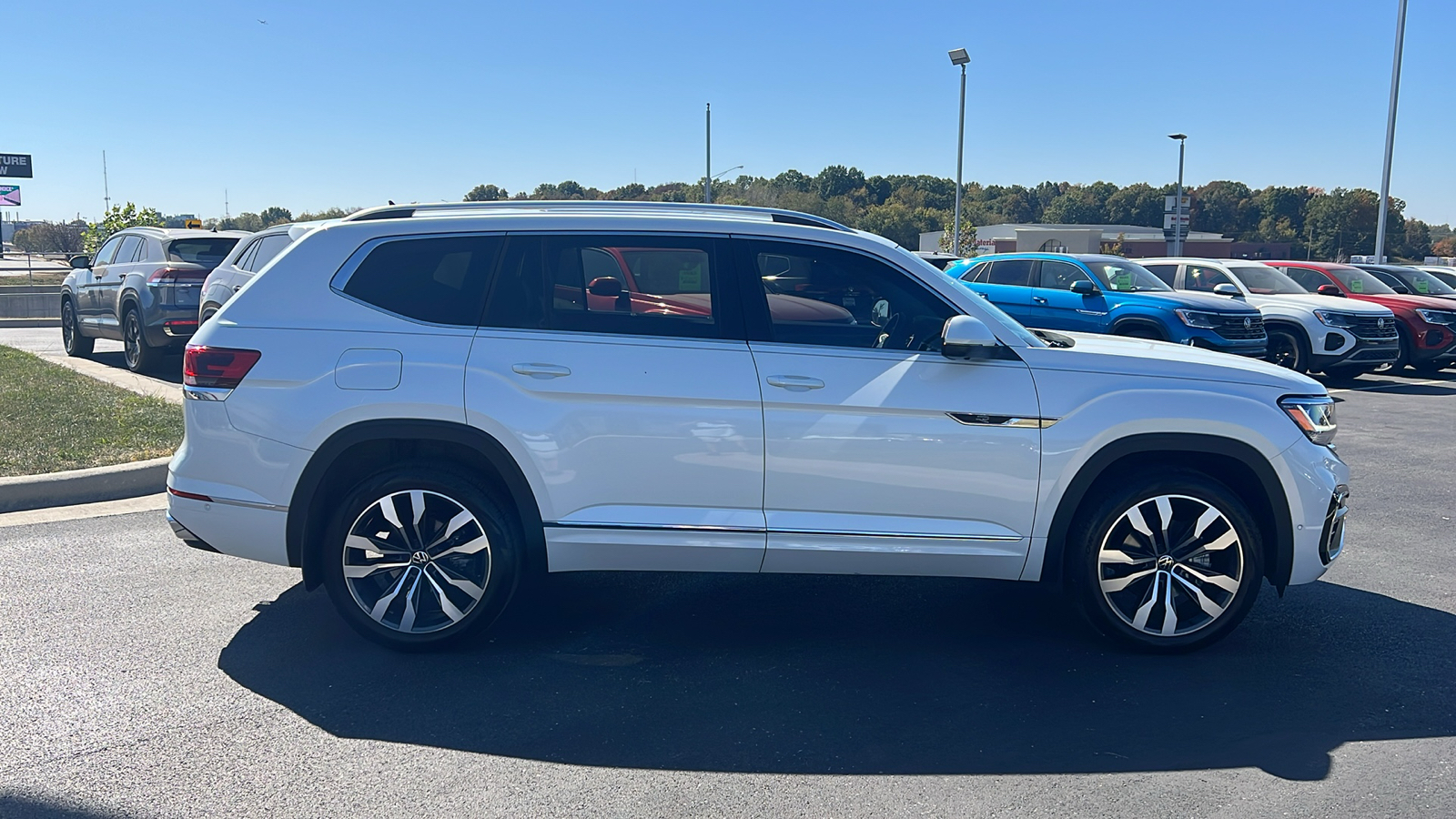 2023 Volkswagen Atlas 3.6L V6 SEL Premium R-Line 10