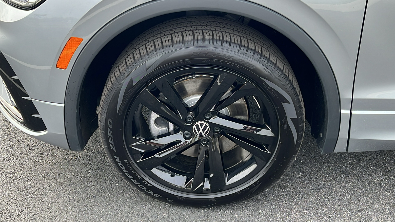 2024 Volkswagen Tiguan SE R-Line Black 6