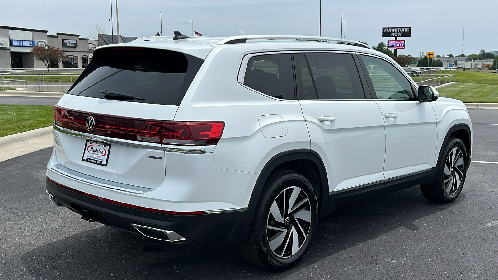 2024 Volkswagen Atlas 2.0T SEL 12