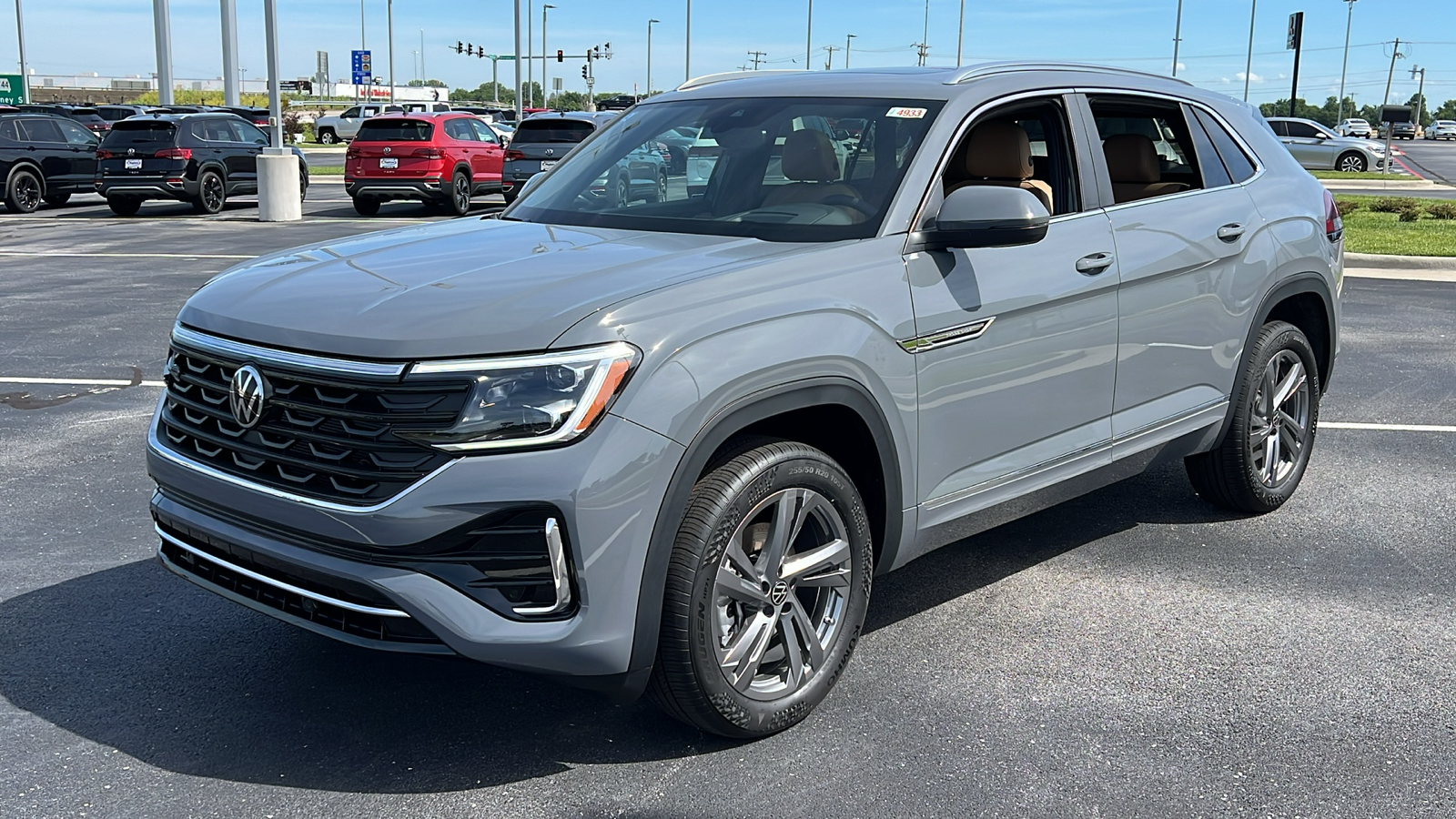 2024 Volkswagen Atlas Cross Sport 2.0T SEL R-Line 4