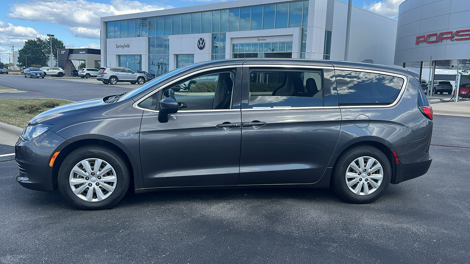 2020 Chrysler Voyager L 2